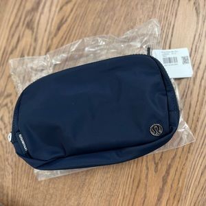 Lululemon Everywhere Belt Bag NAVY BLUE